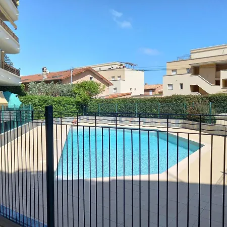 Les Deux Chateaux Avec Piscine, Climatisation Et Wi-fi