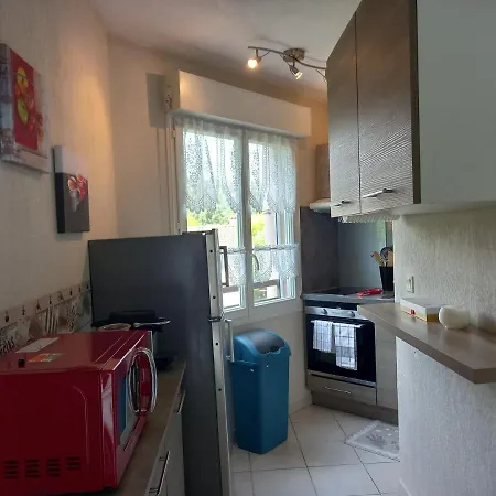 Les Deux Chateaux Avec Piscine, Climatisation Et Wi-fi Apartment *