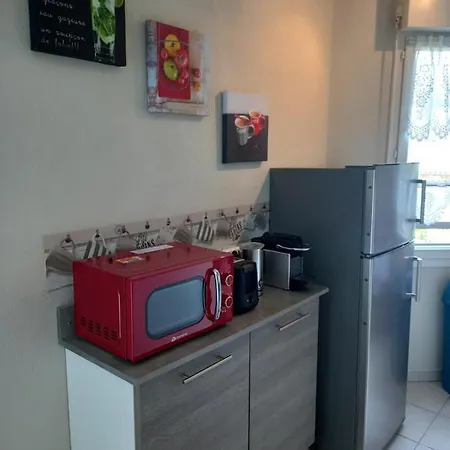 Les Deux Chateaux Avec Piscine, Climatisation Et Wi-fi Apartment *