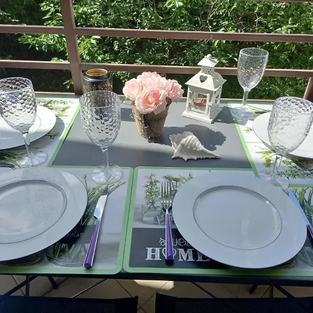 Apartment Les Deux Chateaux Avec Piscine, Climatisation Et Wi-fi