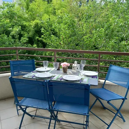 Apartment Les Deux Chateaux Avec Piscine, Climatisation Et Wi-fi