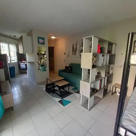 Apartment Les Deux Chateaux Avec Piscine, Climatisation Et Wi-fi