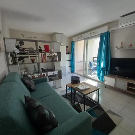 Appartamento Les Deux Chateaux Avec Piscine, Climatisation Et Wi-fi *